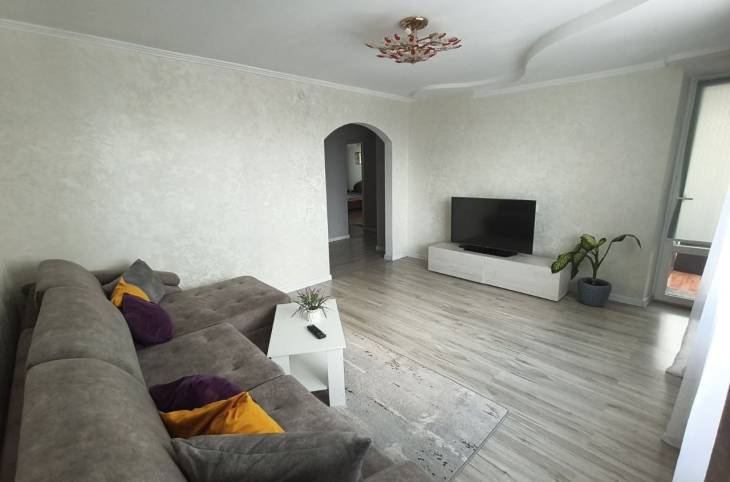 3-Комнатная квартира на сутки в  Пинске,  Кирова ул., 32    изображение 1 - kvartirka.by