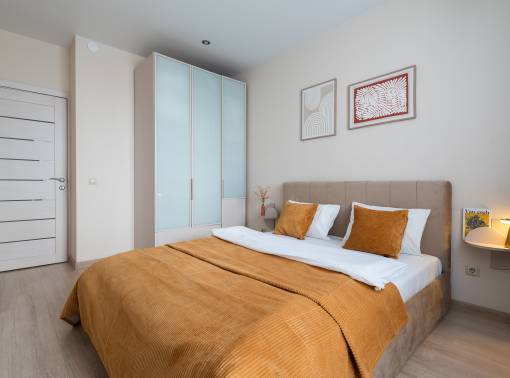 1-комнатная квартира на сутки. Центр. Метро в 3 минутах. Wi-Fi. Кухня объединена с жилой зоной. Отдельная спальня. Балкон. - kvartirka.by