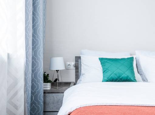 1-комнатная квартира на сутки. Центр. Новый дом. Кондиционер. Wi-Fi. Кухня объединена с жилой зоной. Отдельная спальня - kvartirka.by