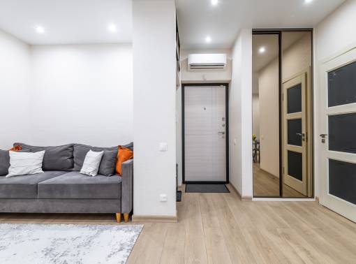 1-комнатная квартира на сутки. Центр. Новый дом. Кондиционер. Wi-Fi. Кухня объединена с жилой зоной. Отдельная спальня - kvartirka.by