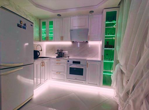 Большой телевизор - 86 диагональ. Завтрак. Кондиционер - kvartirka.by