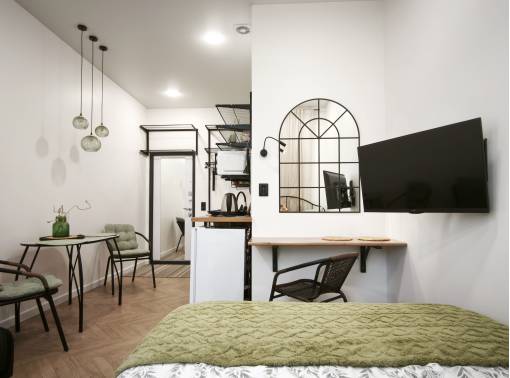 Центр. Сталинка с балконом возле БРУ - kvartirka.by