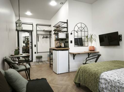 Центр. Сталинка с балконом возле БРУ - kvartirka.by