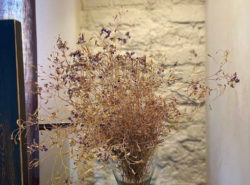 Квартира с балконом, открывающим вид на историческую улицу - kvartirka.by