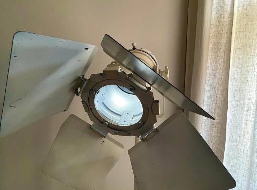 Квартира с балконом, открывающим вид на историческую улицу - kvartirka.by