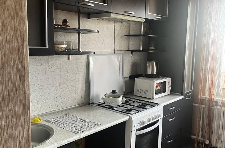 3-Комнатная квартира на сутки в  Барановичах,  Кирова ул., 93    изображение 1 - kvartirka.by