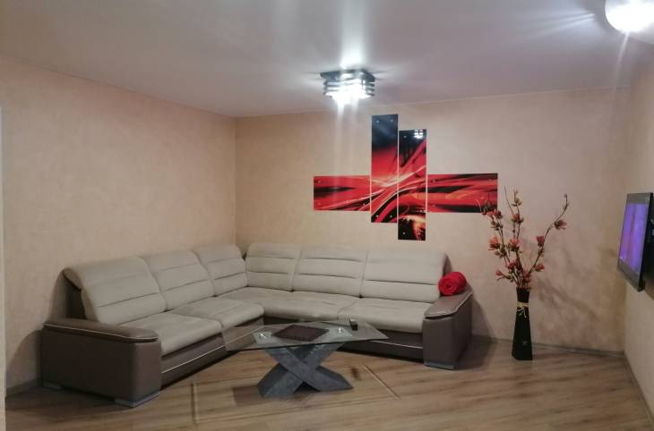 2-Комнатная квартира на сутки в  Пинске,  Жолтовского пр-т., 18    изображение 1 - kvartirka.by