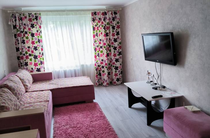 2-Комнатная квартира на сутки в  Минске,  Есенина Сергея ул., 113    изображение 1 - kvartirka.by