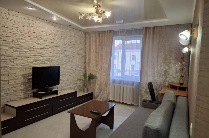 1-Комнатная квартира на сутки в  Пинске,  Брестская ул., 2    изображение 1 - kvartirka.by