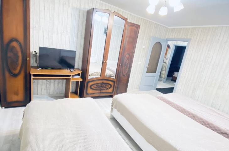 2-Комнатная квартира на сутки в  Пинске,  Революционная ул., 9    изображение 1 - kvartirka.by