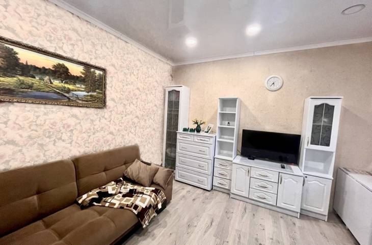 2-Комнатная квартира на сутки в  Барановичах,  Розы Люксембург ул., 10    изображение 1 - kvartirka.by