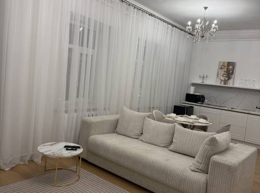 Евро двушка с 3х м. потолками и видом на Фарный  - kvartirka.by