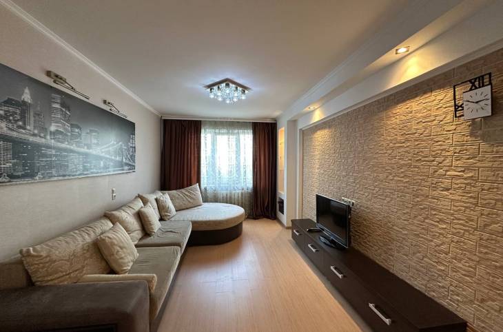 2-Комнатная квартира на сутки в  Пинске,  Центральная ул., 9    изображение 1 - kvartirka.by