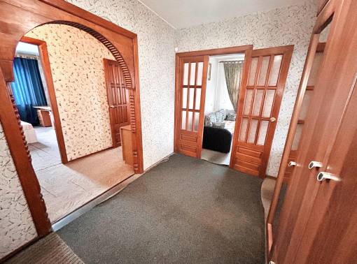 Нал/безнал. 6 раздельных спальных мест. 3 мин пешком от завода Гомсельмаш. Есть другие квартиры для заселения групп командированных сотрудников.  - kvartirka.by