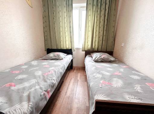 Нал/безнал. 6 раздельных спальных мест. 3 мин пешком от завода Гомсельмаш. Есть другие квартиры для заселения групп командированных сотрудников.  - kvartirka.by