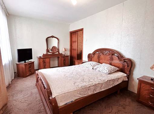 Нал/безнал. 6 раздельных спальных мест. 3 мин пешком от завода Гомсельмаш. Есть другие квартиры для заселения групп командированных сотрудников.  - kvartirka.by