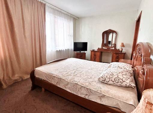 Нал/безнал. 6 раздельных спальных мест. 3 мин пешком от завода Гомсельмаш. Есть другие квартиры для заселения групп командированных сотрудников.  - kvartirka.by