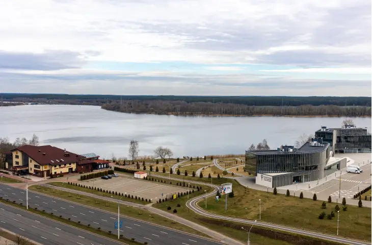 Фото 2: Квартира посуточно — 1-комнатная квартира на проспекте Победителей с панорамным видом
