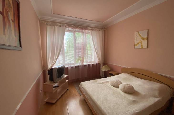 2-Комнатная квартира на сутки в  Барановичах,  Ленина пл., 1    изображение 1 - kvartirka.by